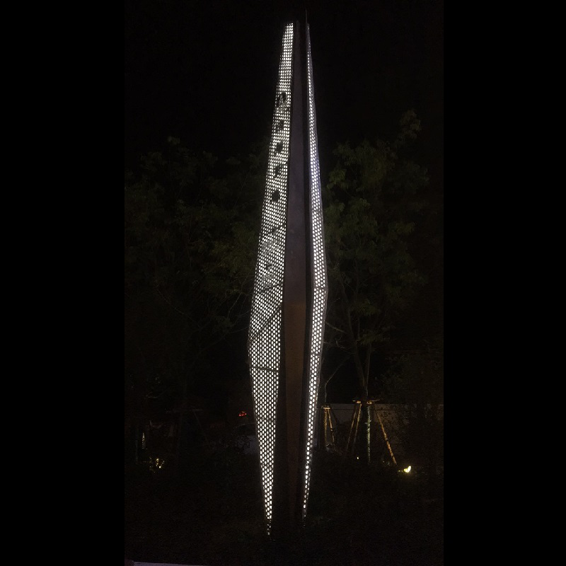 園林景觀拉絲不銹鋼雕塑廠(chǎng)商專(zhuān)制鏡面不銹鋼精神堡壘雕塑2