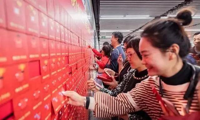 唯有這些抓人眼球的戶外廣告才配叫創(chuàng)意！標識主也滿意4