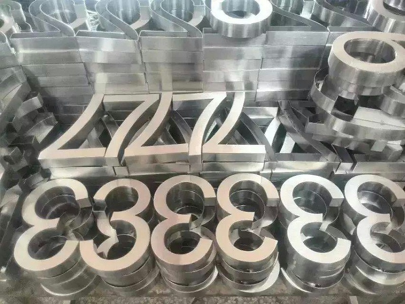 這一些精工字，不但合適室外展示，還可以是公司最搶眼的形象3