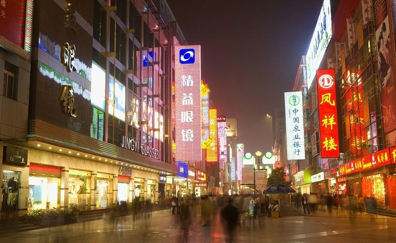 走在街上，發(fā)掘商店標(biāo)識一模一樣，統(tǒng)一式店鋪廣告牌有須要嗎？7