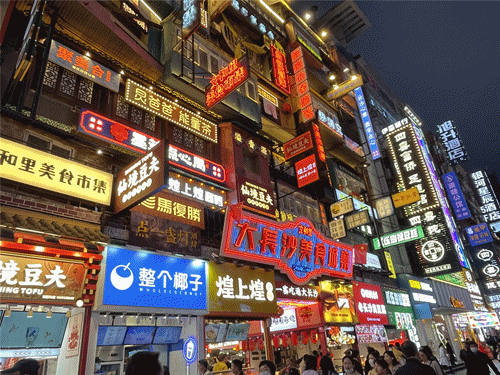 走訪長(zhǎng)沙、重慶等地后，我總結(jié)出一套做燈箱廣告牌“吸金術(shù)”3