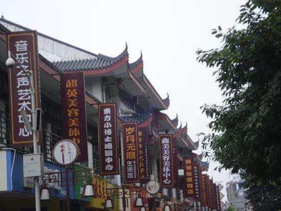 中國(guó)街頭雙面字廣告牌有多野？看看這一些讓人笑掉大牙的品牌名31