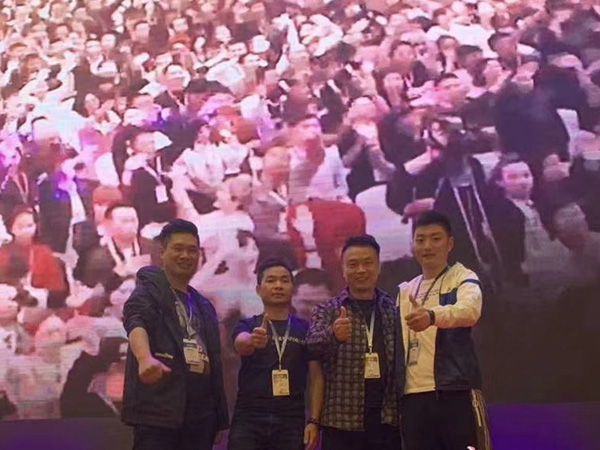授人魚不如授人以漁！鑫麗華廣告家人們一起好好學(xué)習(xí)，天天向上！